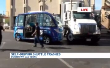 Las Vegas’ta Hizmete Giren Sürücüsüz Belediye Otobüsü, İlk Gününde Kaza Yaptı