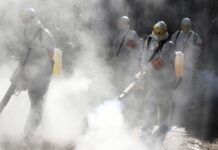 KORONA KAPIYI ÇALMADAN GELİR